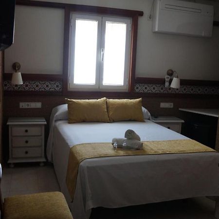 Hostal La Conilena Conil De La Frontera Luaran gambar