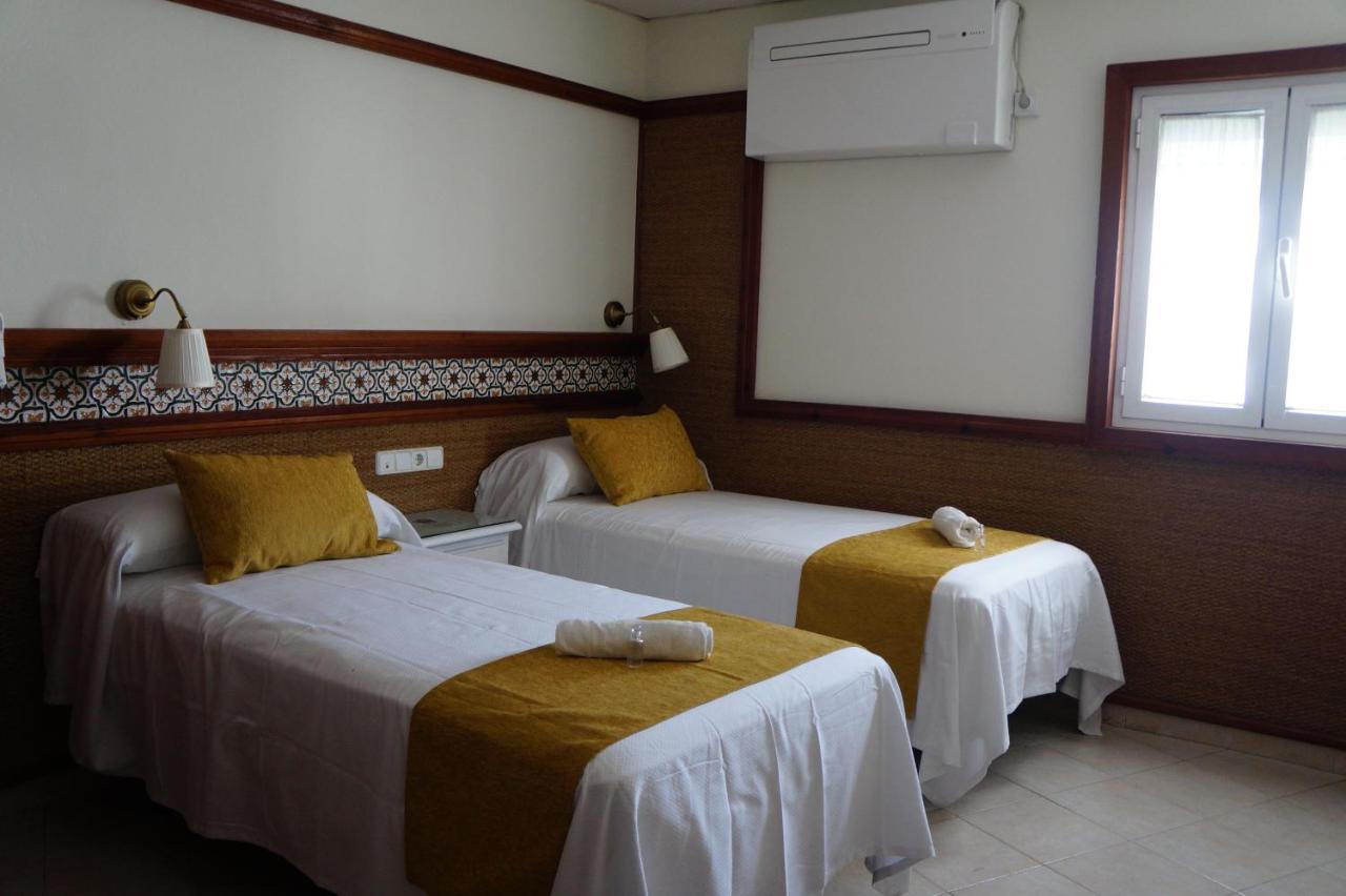 Hostal La Conilena Conil De La Frontera Luaran gambar