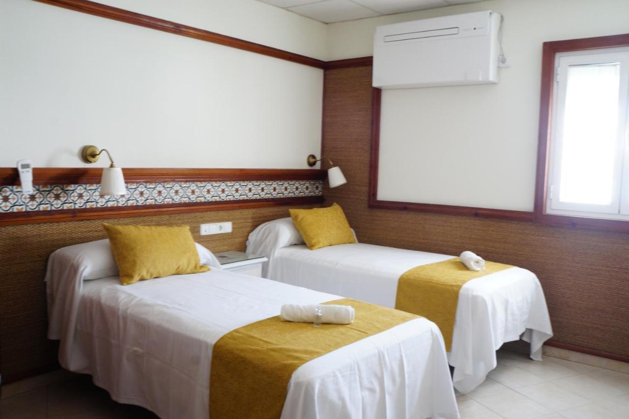 Hostal La Conilena Conil De La Frontera Luaran gambar