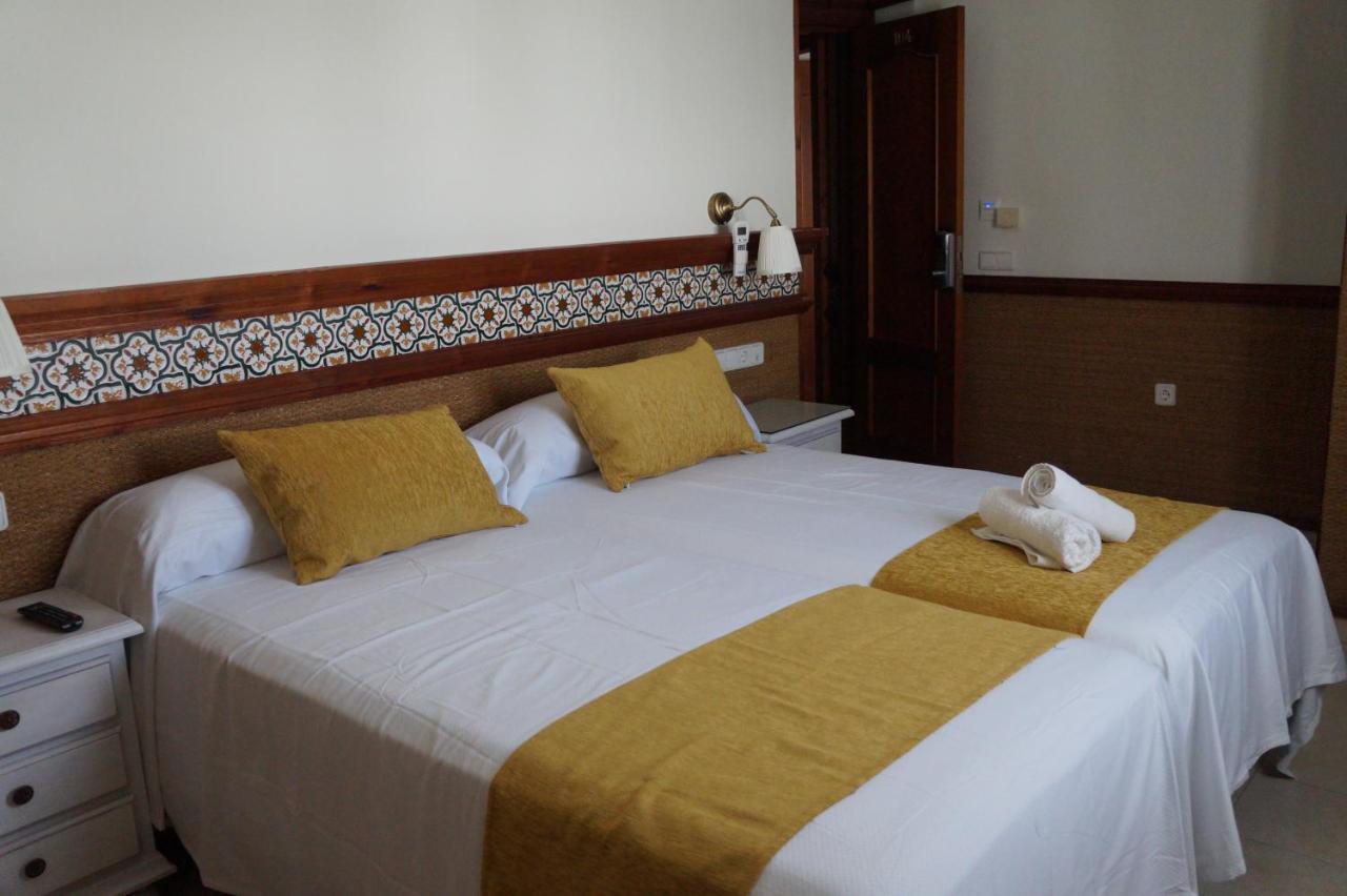 Hostal La Conilena Conil De La Frontera Luaran gambar