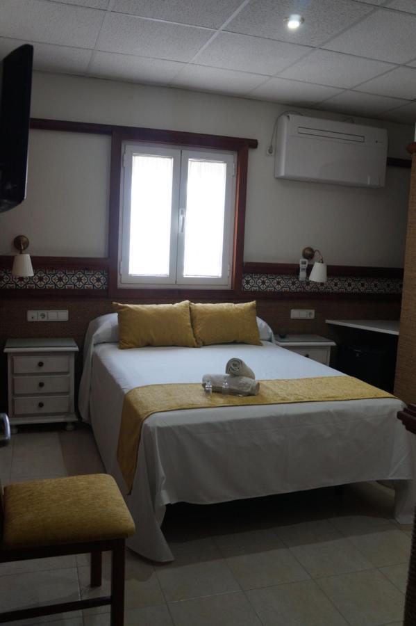 Hostal La Conilena Conil De La Frontera Luaran gambar
