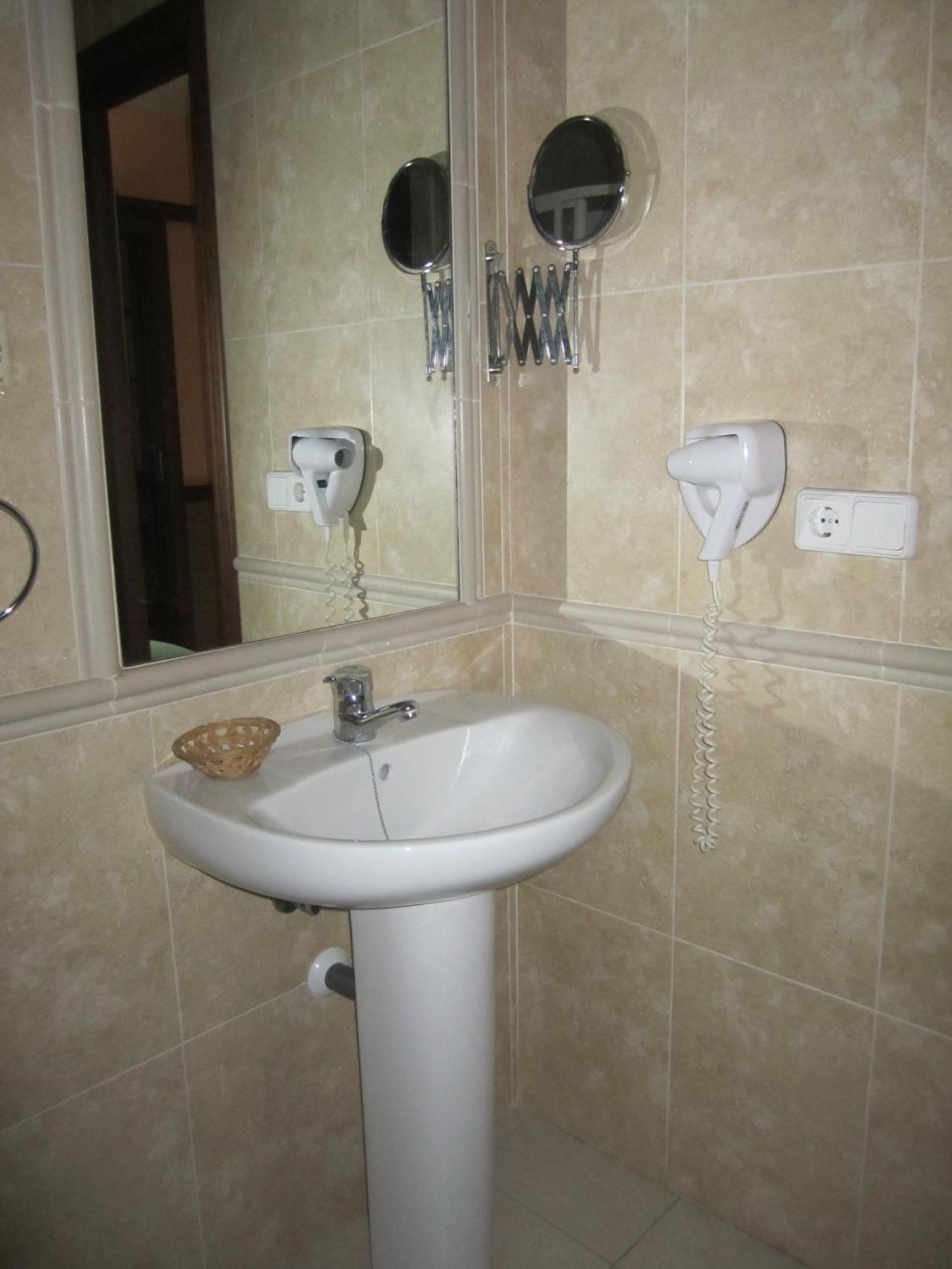 Hostal La Conilena Conil De La Frontera Luaran gambar